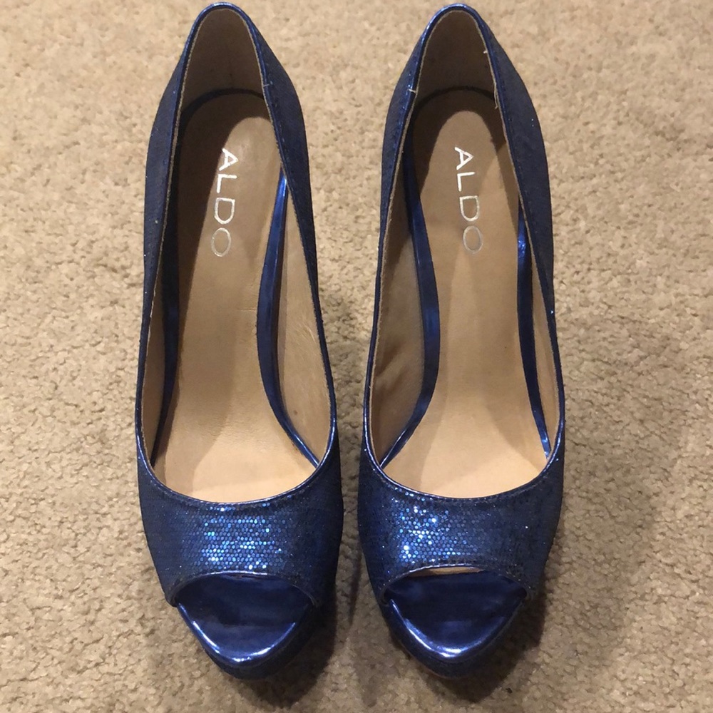 Blue sequins heels